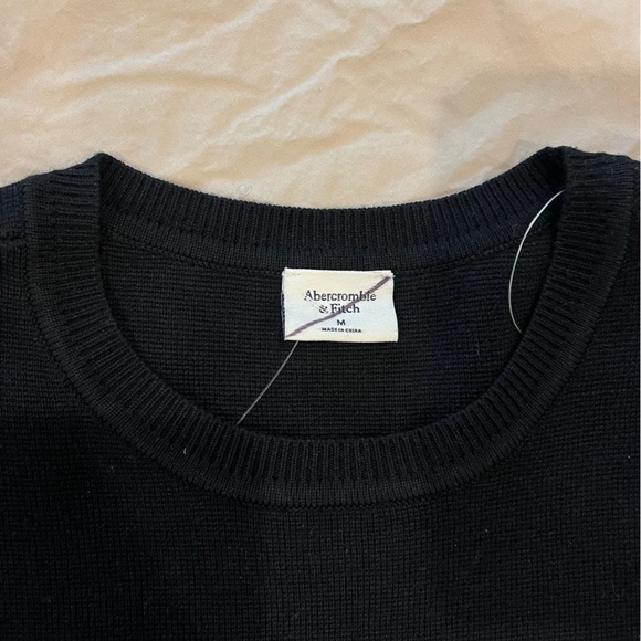 Women’s black A&F sweater - Picture 2 of 2